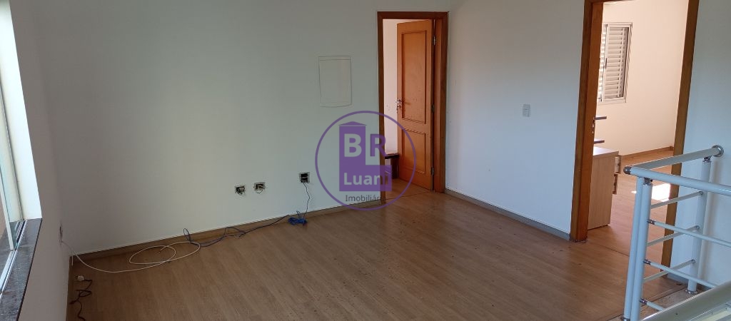 Linda Casa Alto Padrão no Jardim Tucanos 4 suítes 410m2 útil Fundos com Pomar