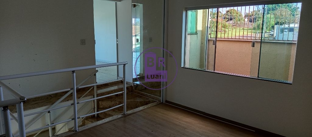 Linda Casa Alto Padrão no Jardim Tucanos 4 suítes 410m2 útil Fundos com Pomar