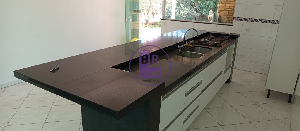 Linda Casa Alto Padrão no Jardim Tucanos 4 suítes 410m2 útil Fundos com Pomar