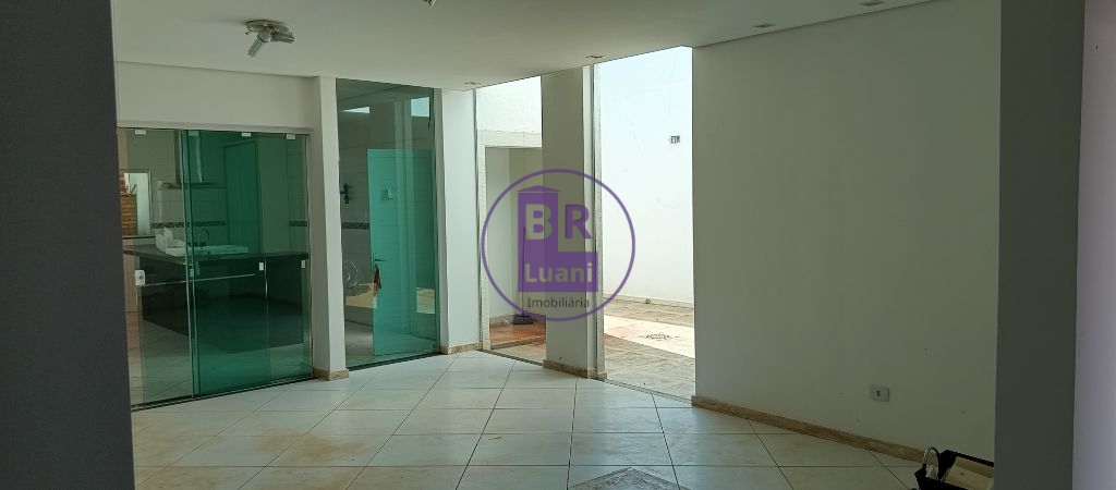 Linda Casa Alto Padrão no Jardim Tucanos 4 suítes 410m2 útil Fundos com Pomar