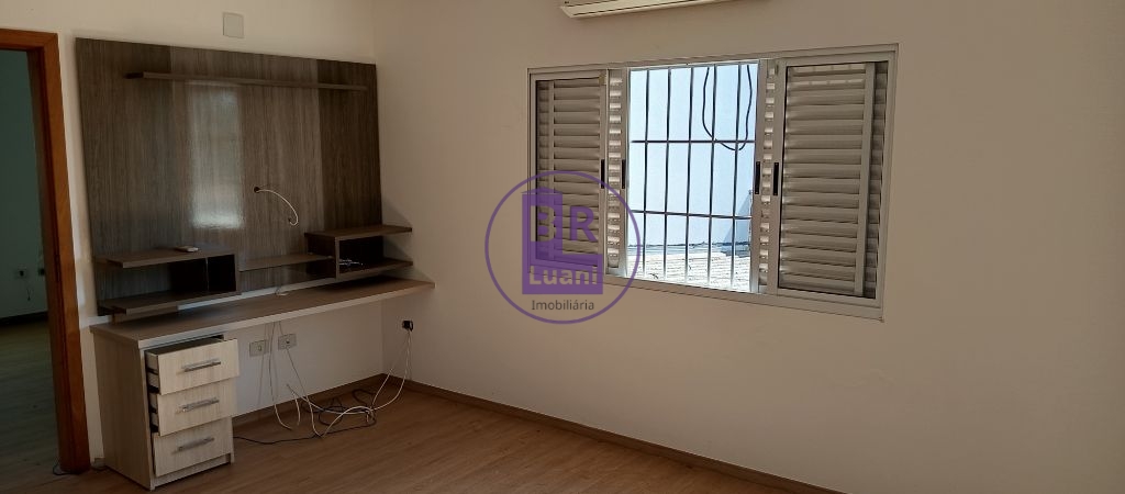 Linda Casa Alto Padrão no Jardim Tucanos 4 suítes 410m2 útil Fundos com Pomar