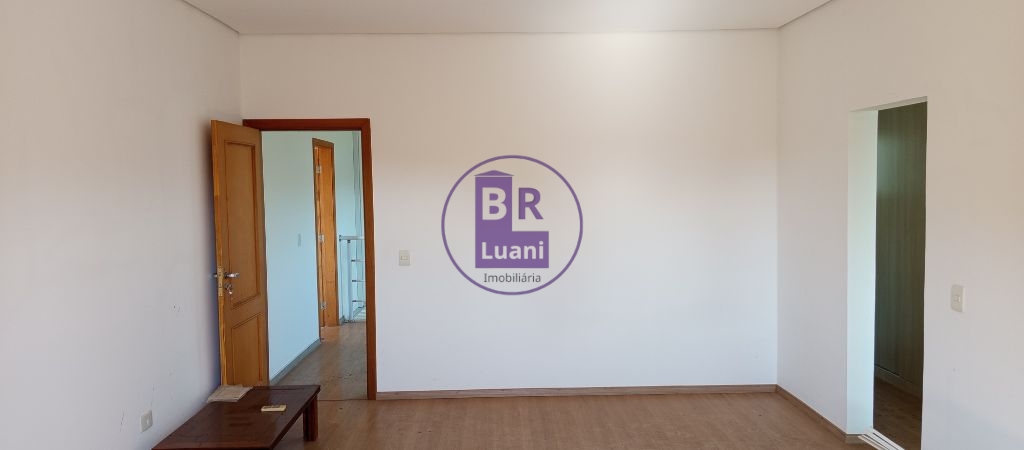 Linda Casa Alto Padrão no Jardim Tucanos 4 suítes 410m2 útil Fundos com Pomar
