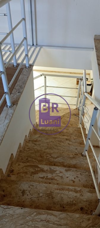 Linda Casa Alto Padrão no Jardim Tucanos 4 suítes 410m2 útil Fundos com Pomar