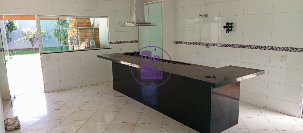 Linda Casa Alto Padrão no Jardim Tucanos 4 suítes 410m2 útil Fundos com Pomar