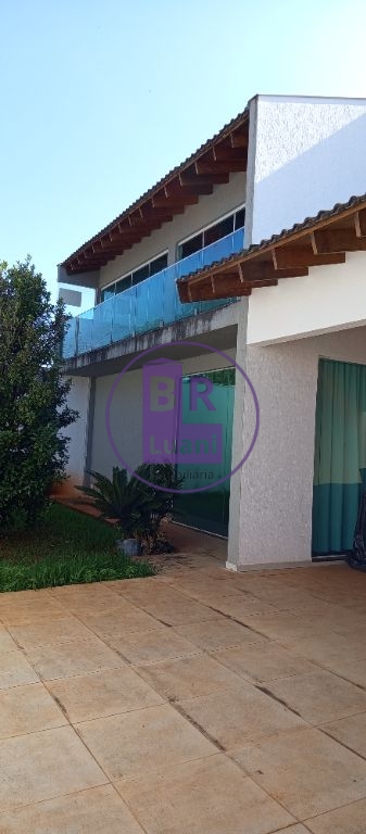Linda Casa Alto Padrão no Jardim Tucanos 4 suítes 410m2 útil Fundos com Pomar