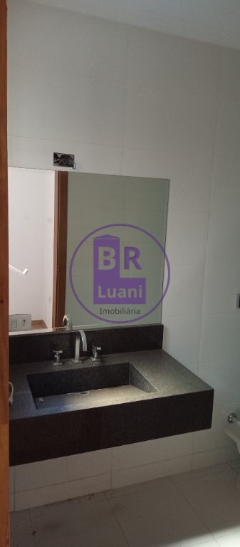 Linda Casa Alto Padrão no Jardim Tucanos 4 suítes 410m2 útil Fundos com Pomar