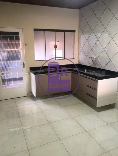 Casa a venda no jardim Bandeirantes 3 quartos sendo 1 suíte 135m² útil 300m² Total