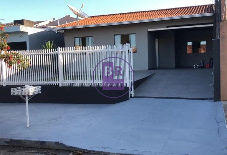 Casa a venda no jardim Bandeirantes 3 quartos sendo 1 suíte 135m² útil 300m² Total