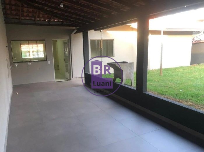 Casa a venda no jardim Bandeirantes 3 quartos sendo 1 suíte 135m² útil 300m² Total