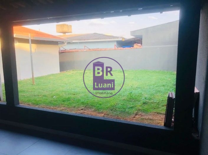 Casa a venda no jardim Bandeirantes 3 quartos sendo 1 suíte 135m² útil 300m² Total