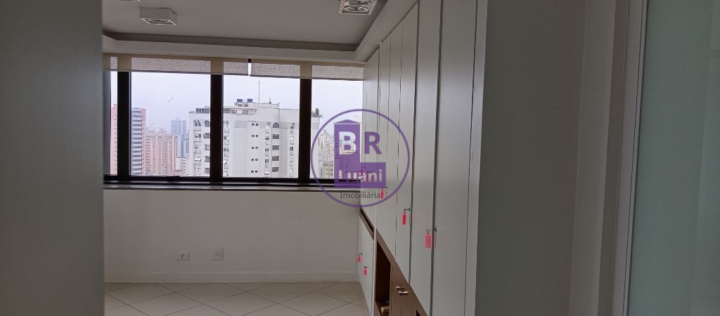Sala comercial para alugar no Trade Center 78m² andar alto 1 vaga