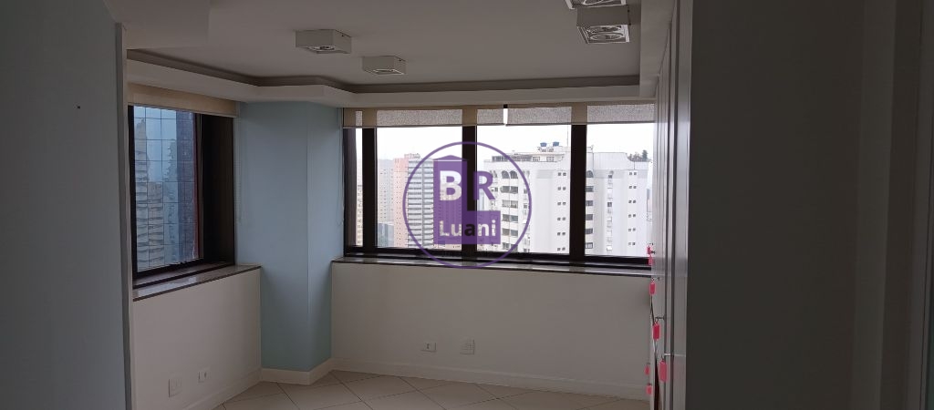 Sala comercial para alugar no Trade Center 78m² andar alto 1 vaga