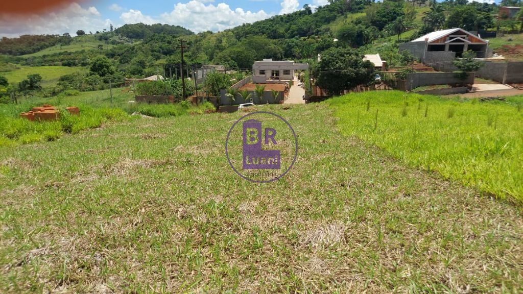 Terreno à venda em condomínio de chácaras.