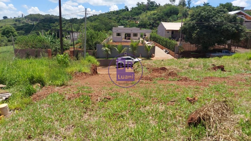 Terreno à venda em condomínio de chácaras.