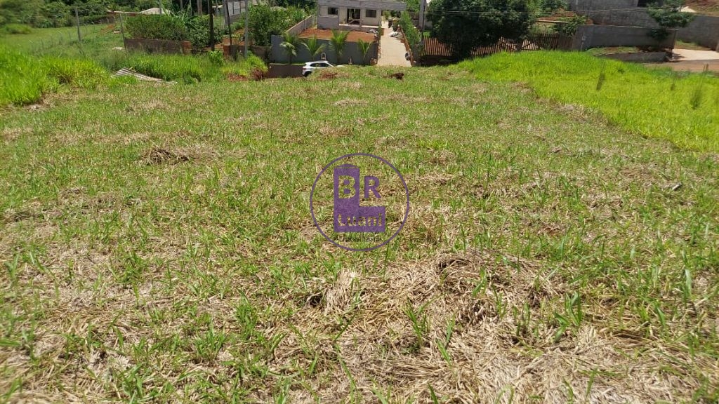 Terreno à venda em condomínio de chácaras.