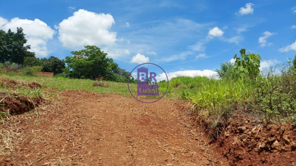 Terreno à venda em condomínio de chácaras.