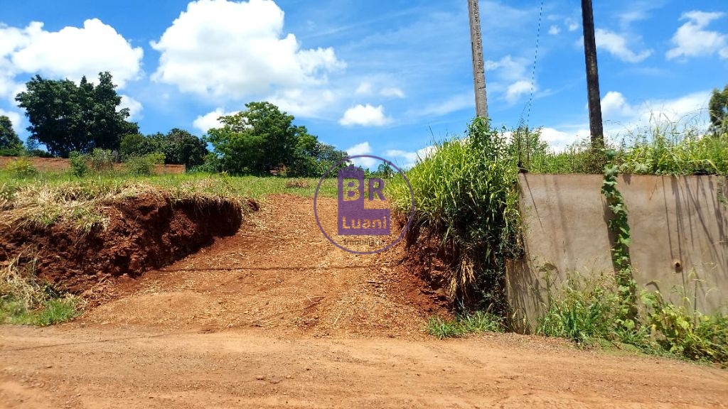 Terreno à venda em condomínio de chácaras.