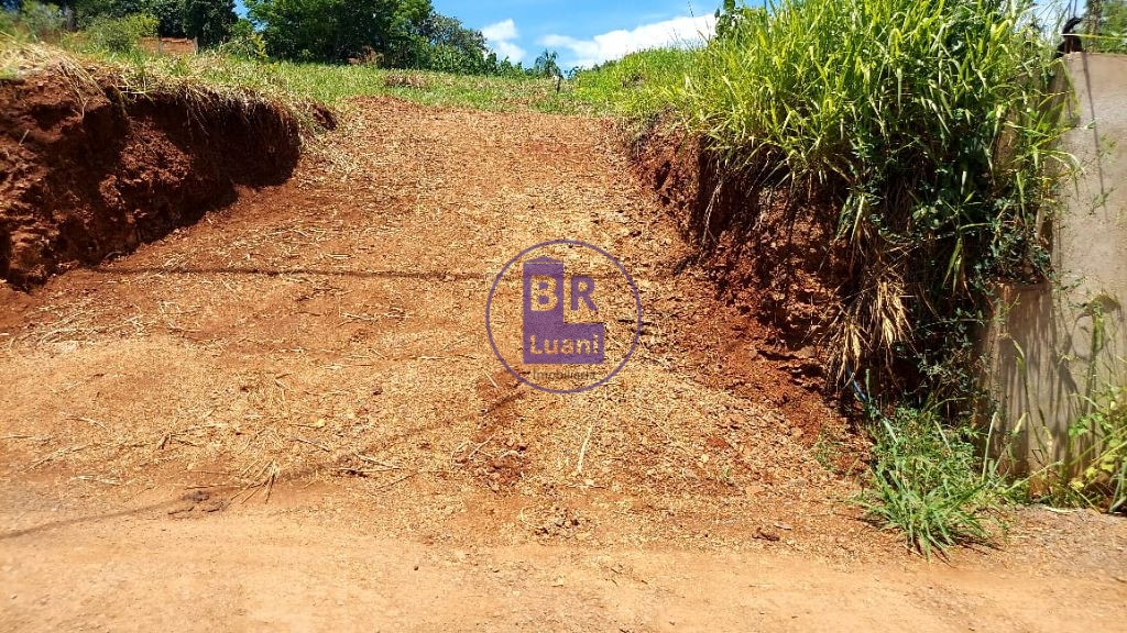 Terreno à venda em condomínio de chácaras.