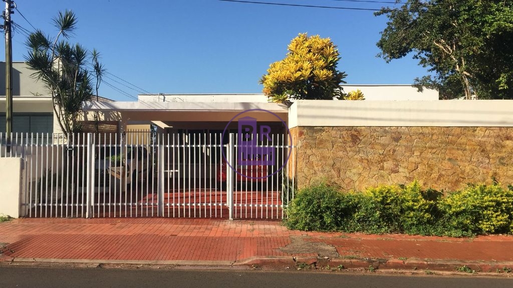 Casa térrea à venda em localização privilegiada