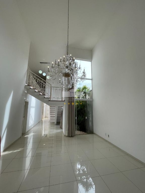 Sobrado, 3 quartos, 310 m² - Foto 1