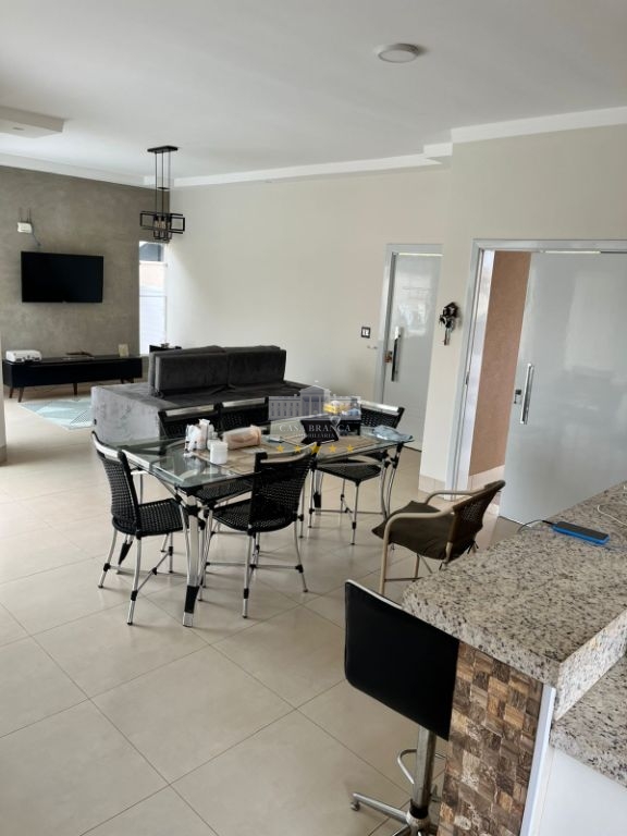 Casa, 3 quartos, 212 m² - Foto 2