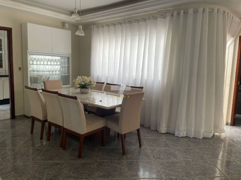 Casa, 3 quartos, 237 m² - Foto 1