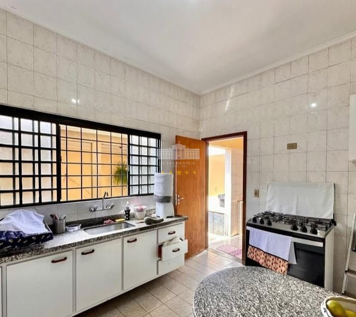 Sobrado, 4 quartos, 235 m² - Foto 1