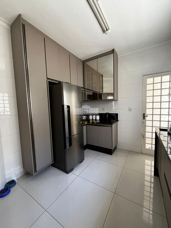 Casa, 3 quartos, 200 m² - Foto 3