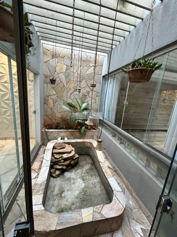 Casa, 3 quartos, 242 m² - Foto 1