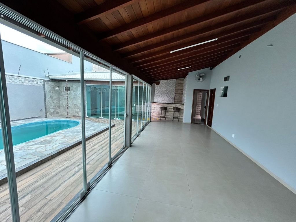 Casa, 3 quartos, 242 m² - Foto 3