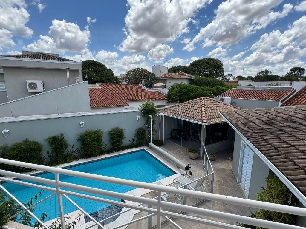 Sobrado, 3 quartos, 409 m² - Foto 1