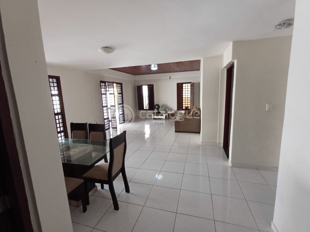 Casa em Capim Macio - Oportunidade