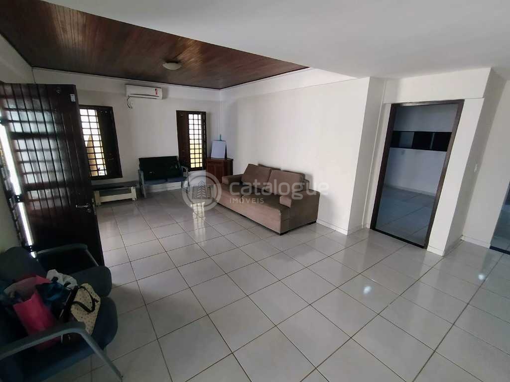 Casa em Capim Macio - Oportunidade