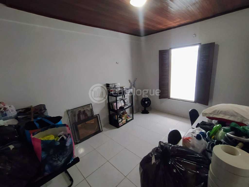 Casa em Capim Macio - Oportunidade