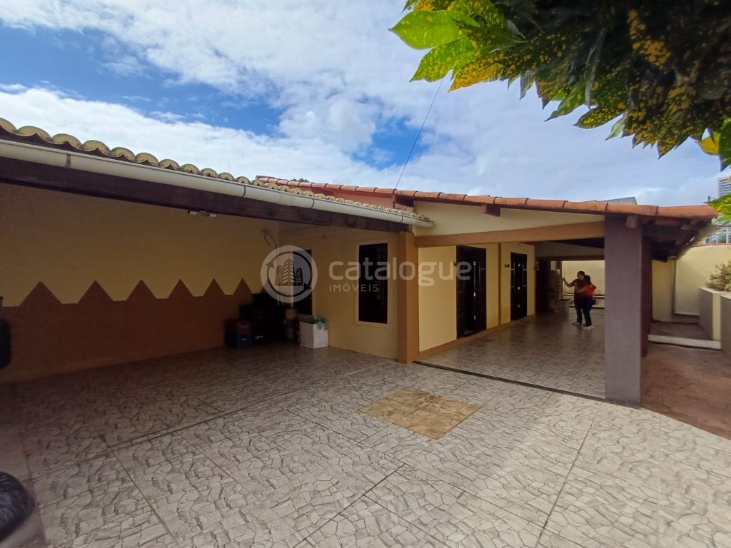 Casa em Capim Macio - Oportunidade