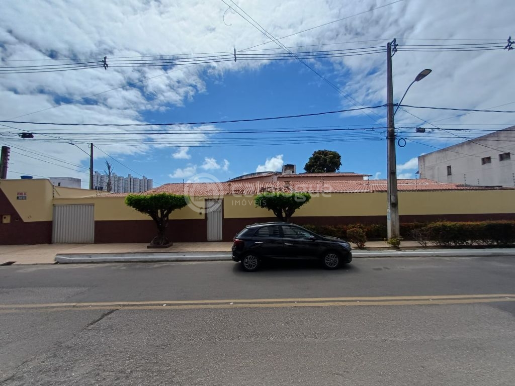 Casa em Capim Macio - Oportunidade