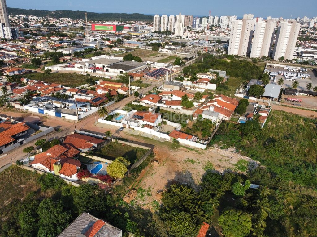 Área de 2000m² nas proximidades da integração