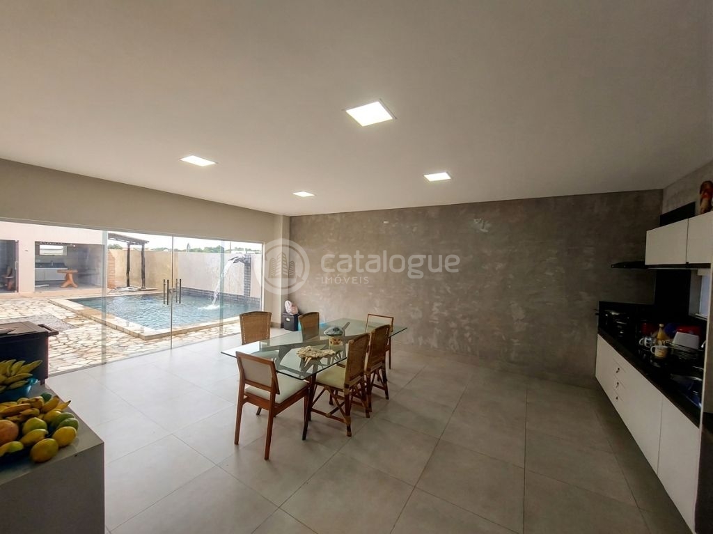 Casa a venda no fazenda real - com 659m2 de área construída 