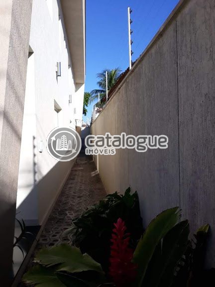 Venda de Casas / Padrão na cidade de Parnamirim