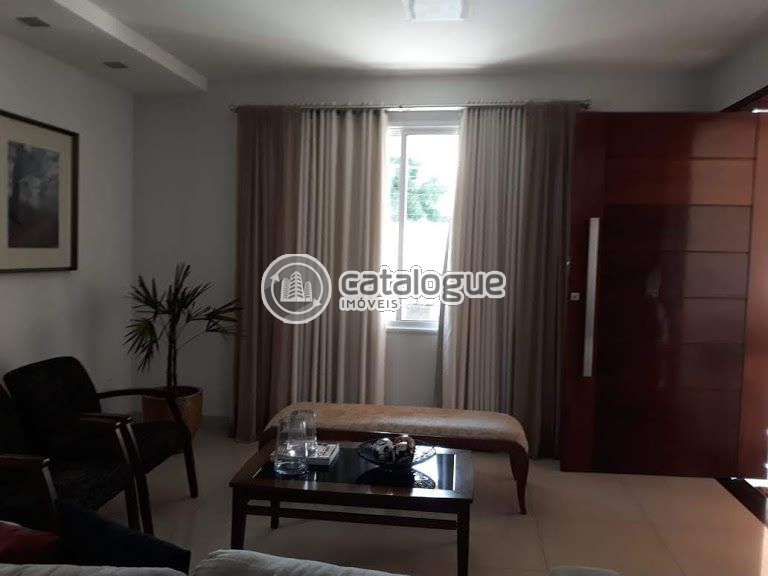 Venda de Casas / Padrão na cidade de Parnamirim