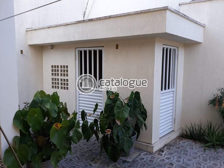 Venda de Casas / Padrão na cidade de Parnamirim