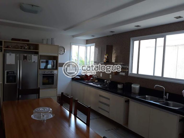 Venda de Casas / Padrão na cidade de Parnamirim