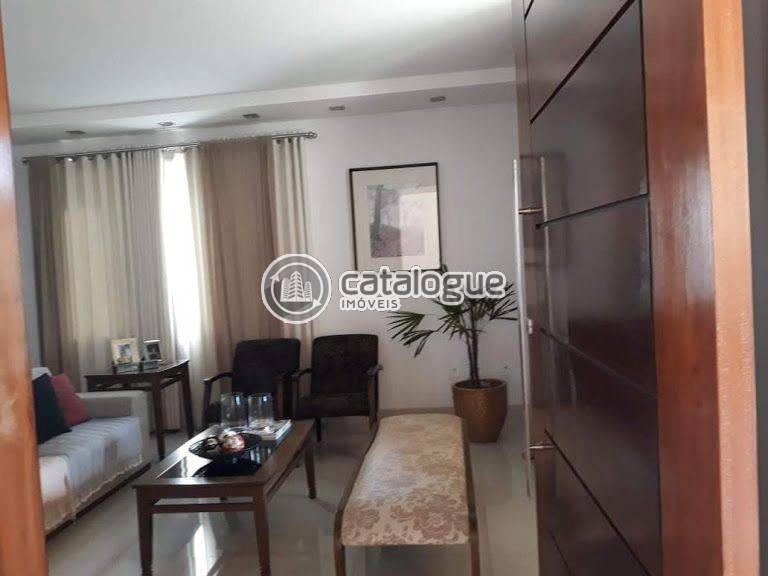 Venda de Casas / Padrão na cidade de Parnamirim