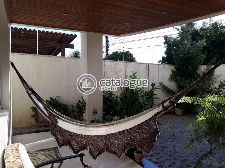 Venda de Casas / Padrão na cidade de Parnamirim