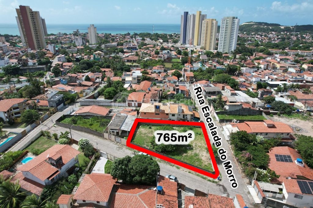 Terreno em ponta negra.