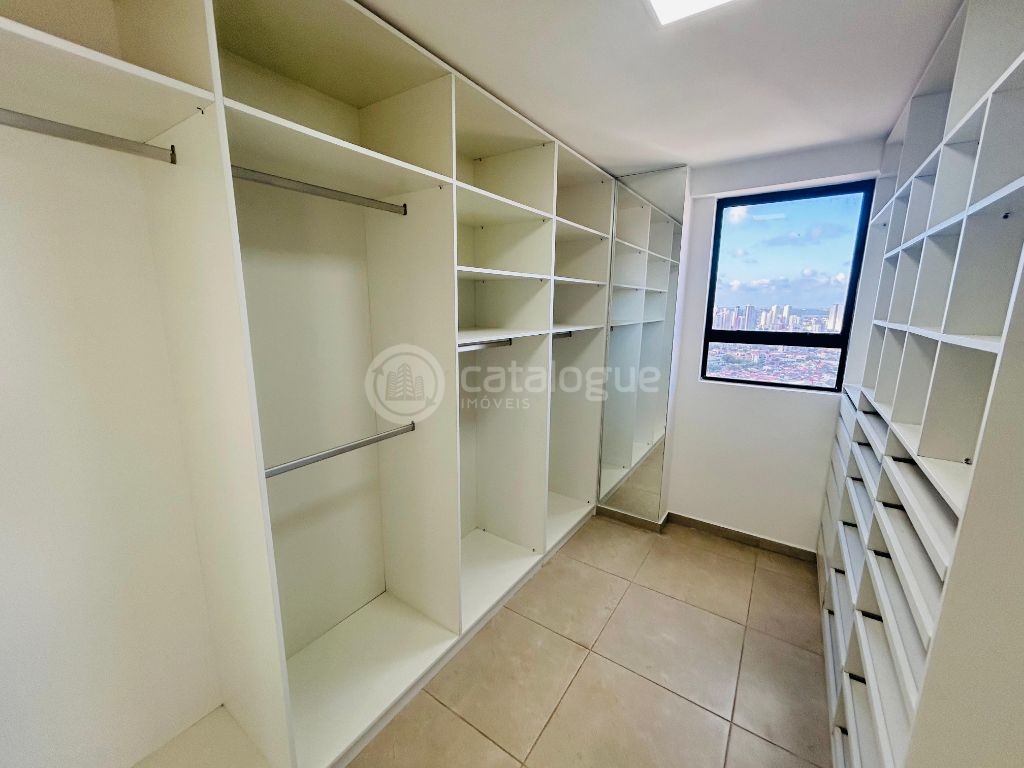 - Cobertura Duplex com 260m2 - 3 suites sendo 01 master com closet