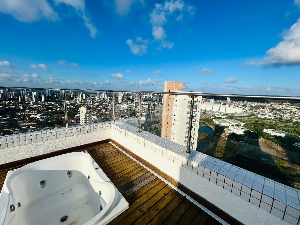 - Cobertura Duplex com 260m2 - 3 suites sendo 01 master com closet
