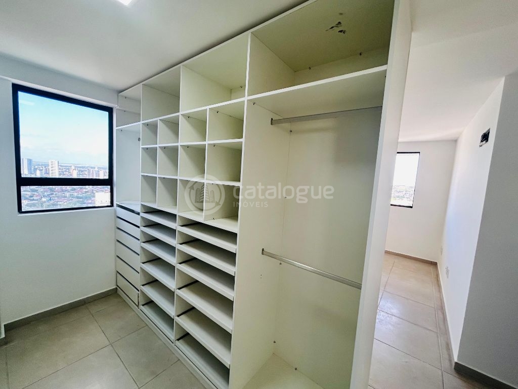 - Cobertura Duplex com 260m2 - 3 suites sendo 01 master com closet