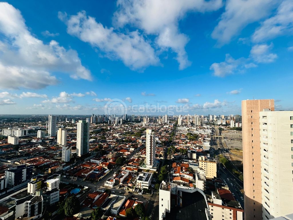 - Cobertura Duplex com 260m2 - 3 suites sendo 01 master com closet