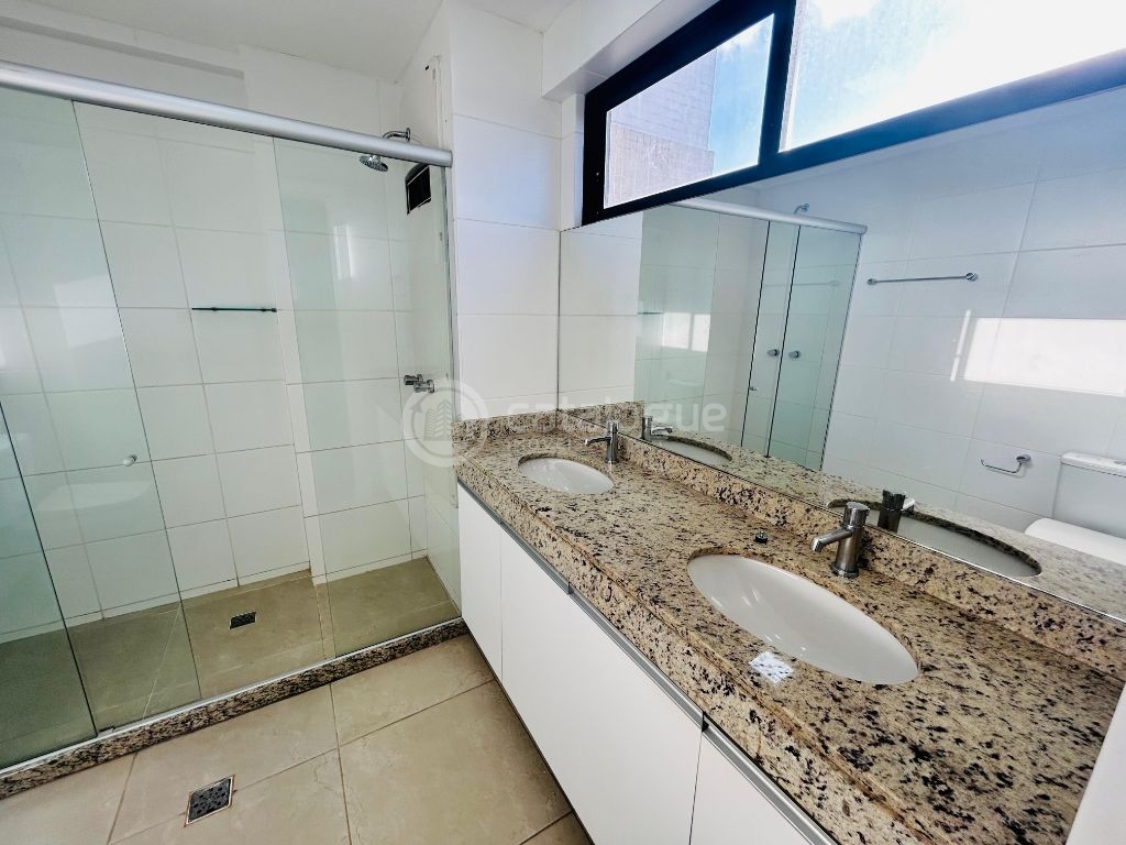 - Cobertura Duplex com 260m2 - 3 suites sendo 01 master com closet